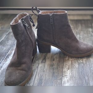 UGG Corrine Brown Suede Ankle Boots Size 6